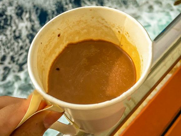 caffè espresso a bordo della motobarca Leonarda durante visita grotte marine di Vieste