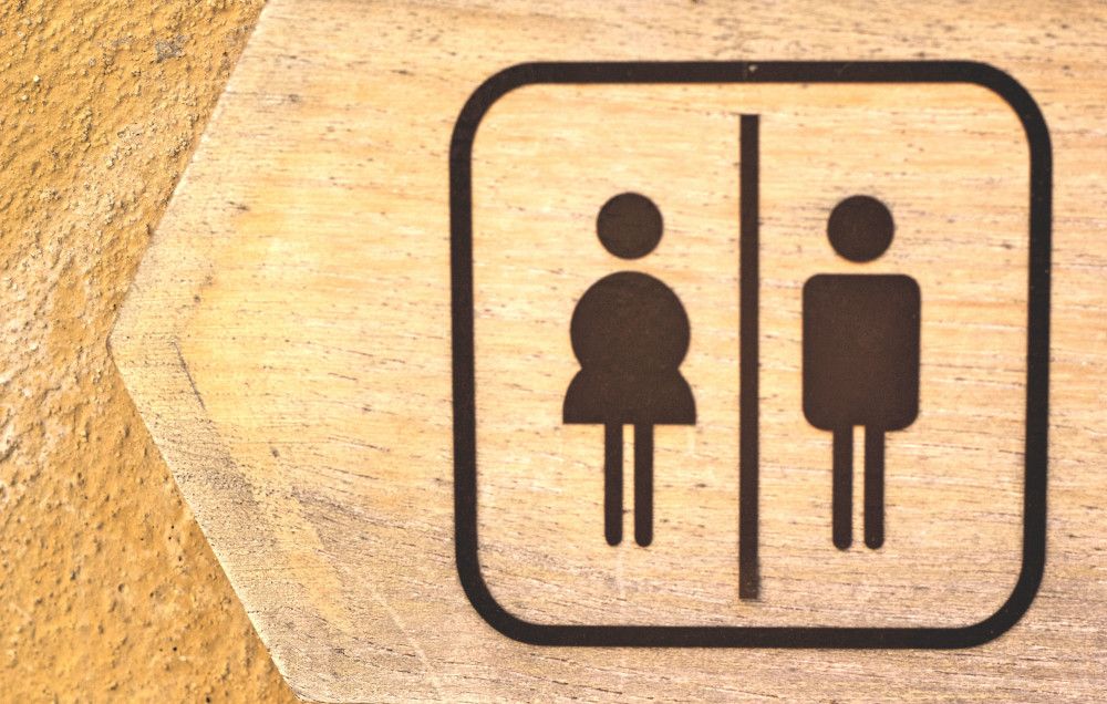 simboli wc toilettes durante l'escursione alle grotte marine di Vieste con le Motobarche Leonarda
